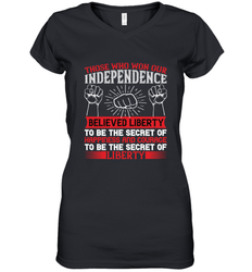 Those who won our independence believed liberty to be the secret of happiness and courage to be the secret of liberty 01 Women's V-Neck T-Shirt